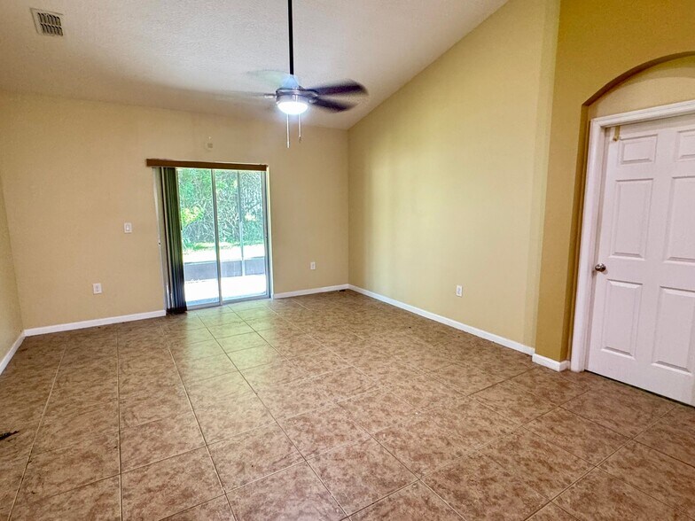 Building Photo - 3750 Aria Dr