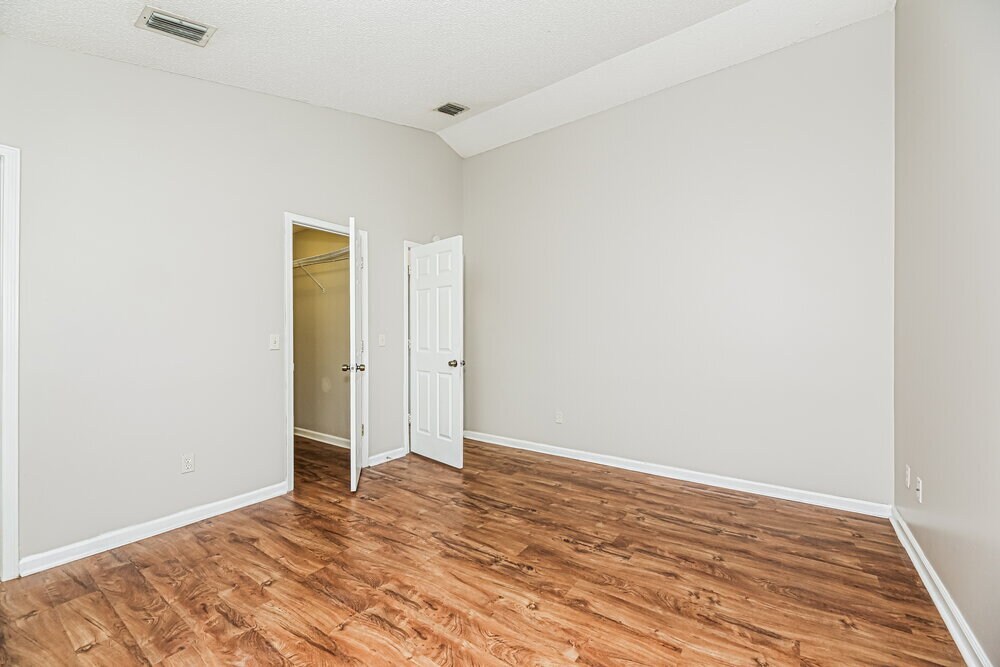 Building Photo - 2513 Townsquare Dr