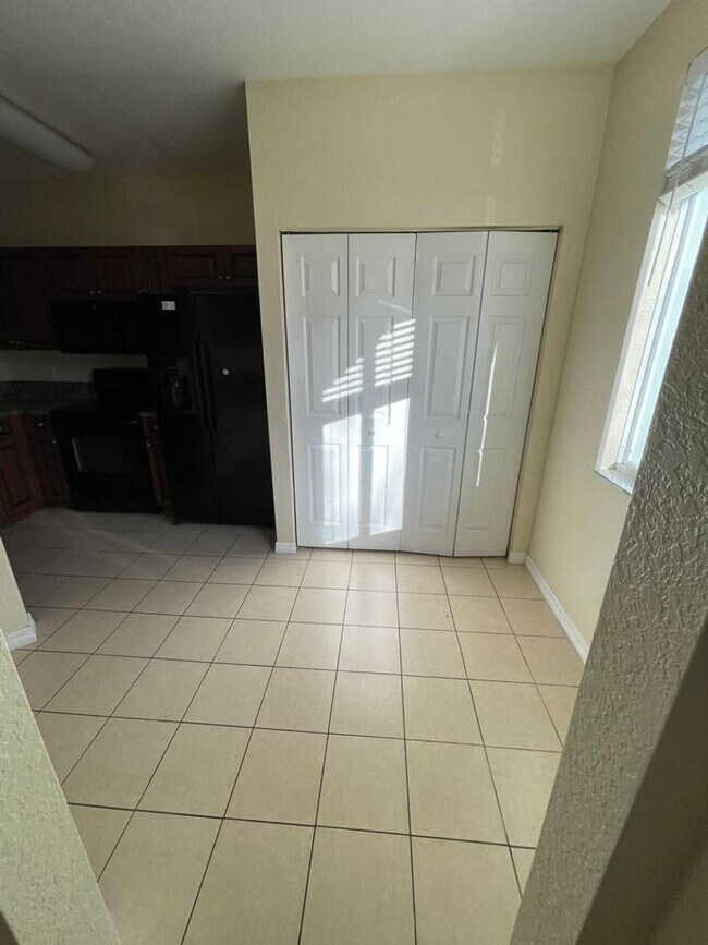 Building Photo - Two bedroom townhouse in gated Sonoma Bay ...