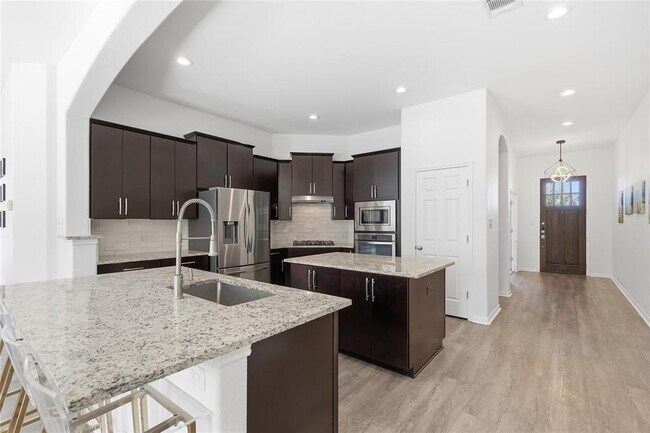 Building Photo - 5425 Texas Bluebell Dr