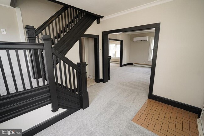 Building Photo - 305 E Pine St