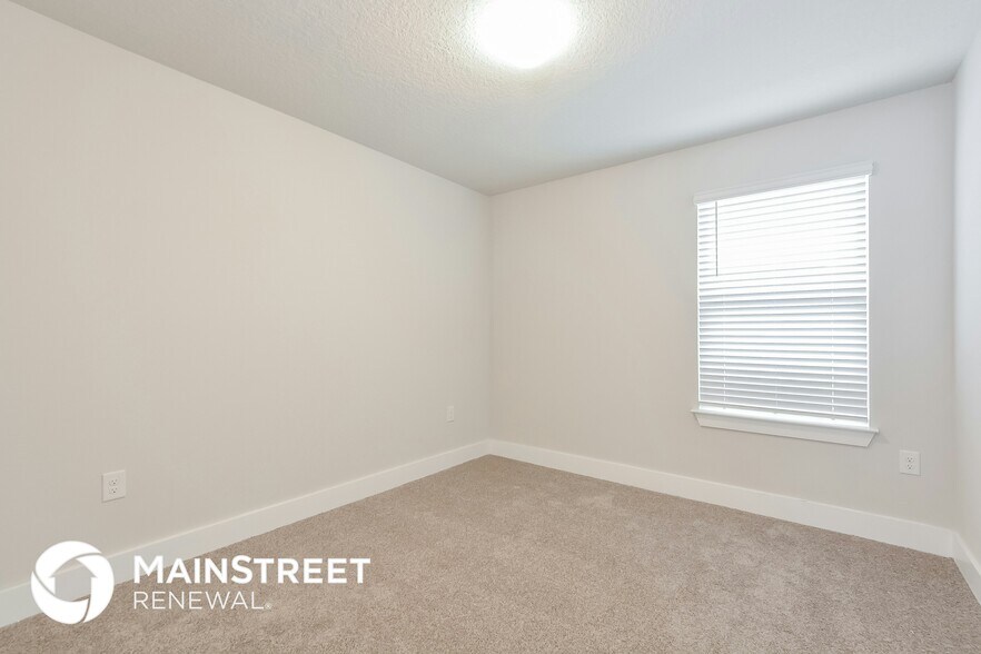 Building Photo - 804 E Voorhis Ave