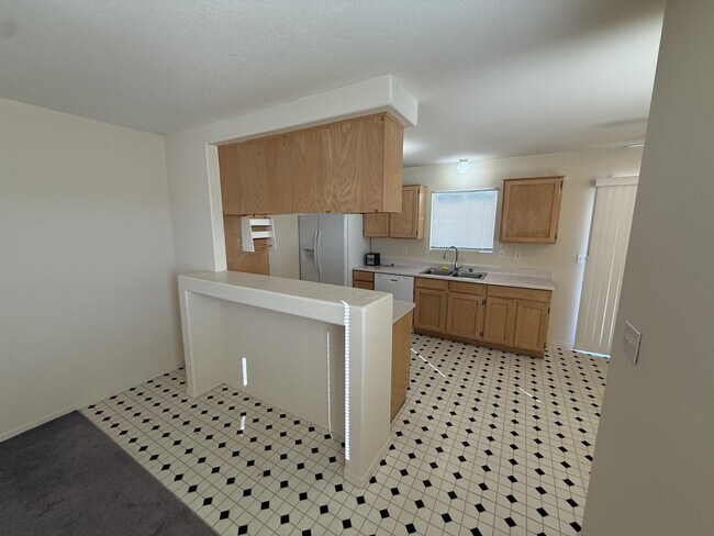 Building Photo - 991 Terrace Dr