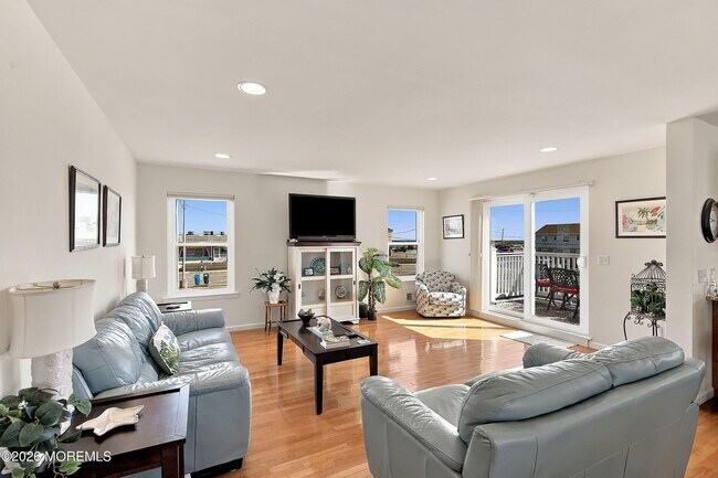 Building Photo - 15 Farragut Ave