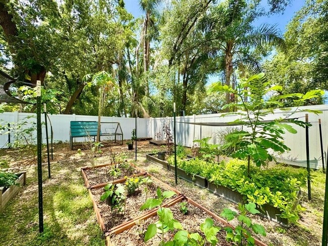 Building Photo - 8424 N Packwood Ave