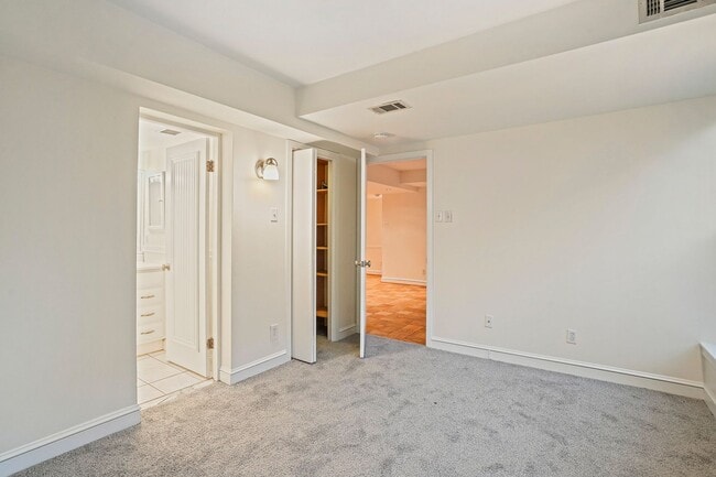 Building Photo - Beautiful One Bedroom in the Heart of Foggy Bottom| Water and Gas Included!