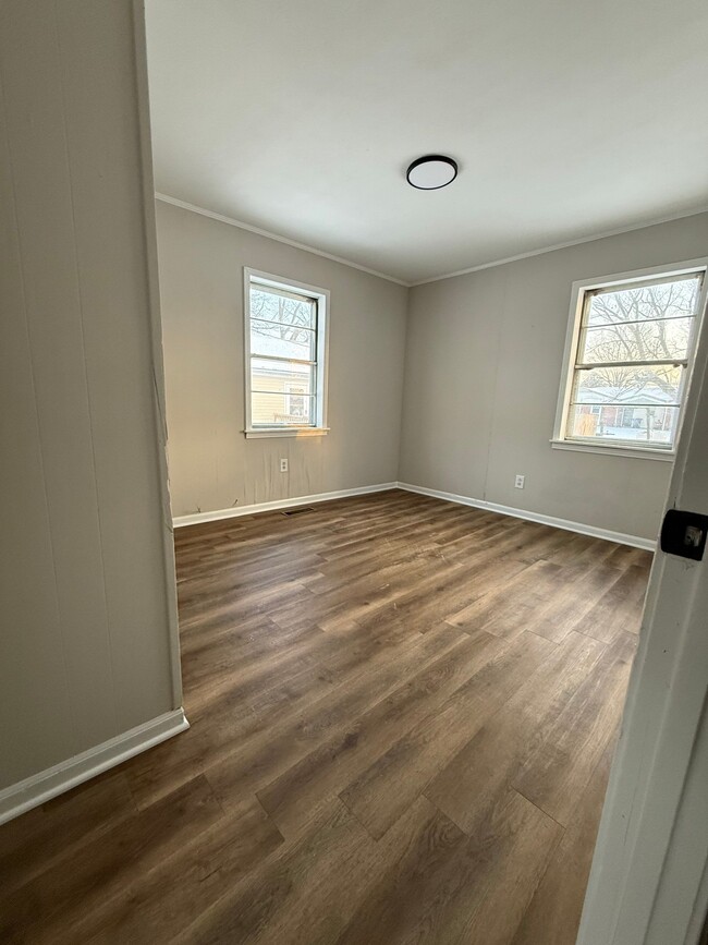 Building Photo - 210 Laurison St