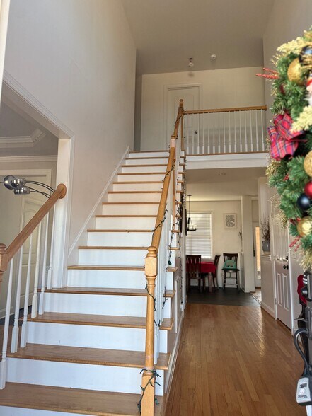 Building Photo - 1112 Rebarah Moor Dr