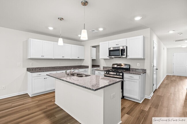 Building Photo - STUNNING TOWNHOUSE IN LEXINGTON'S MURRAY V...