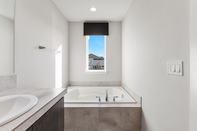 Building Photo - 7447 SE Chinquapin Dr