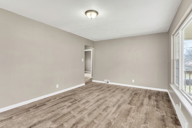 Building Photo - 3226 Quentin Dr