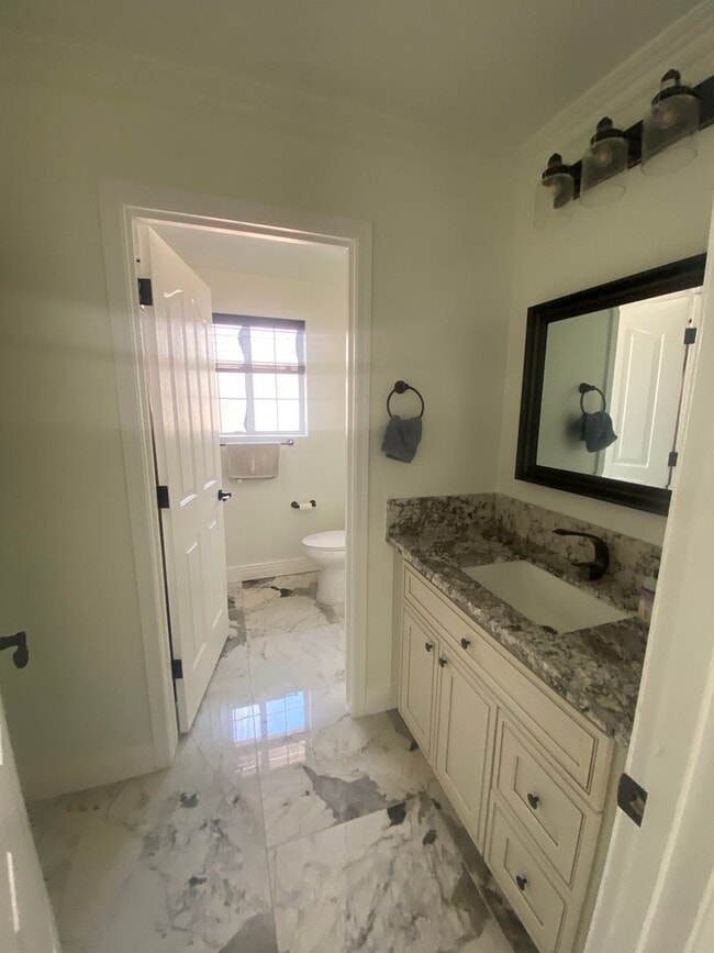 Building Photo - Fully Furnished 3 Bedroom Rental on the Go...