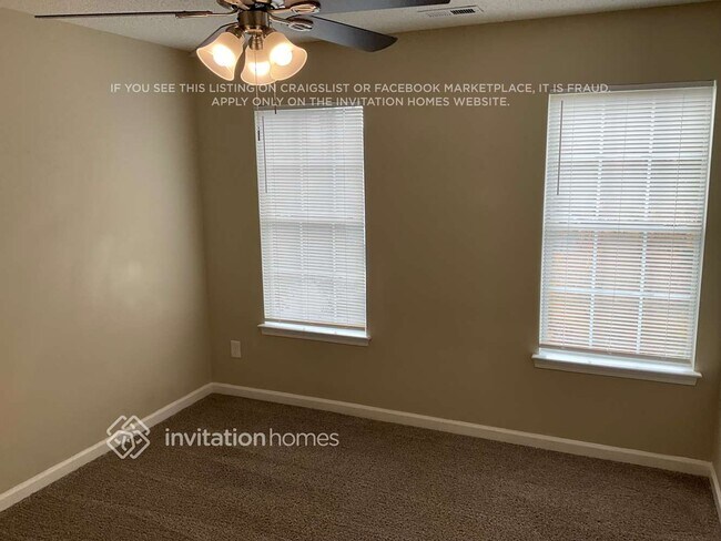 Building Photo - 2343 Century Oaks Ln