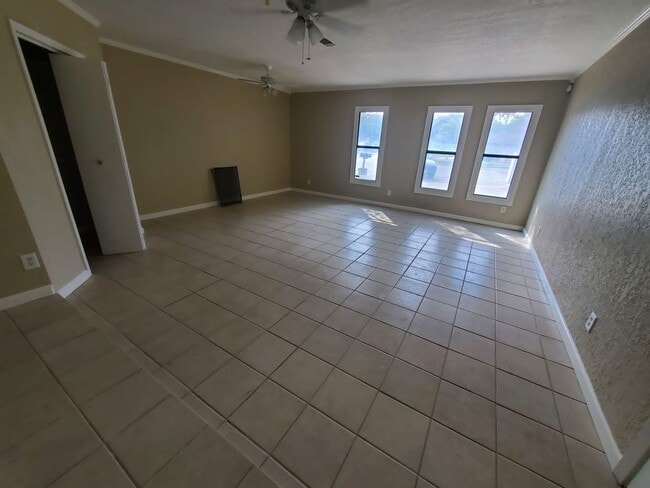 Building Photo - 3051 Heidi St