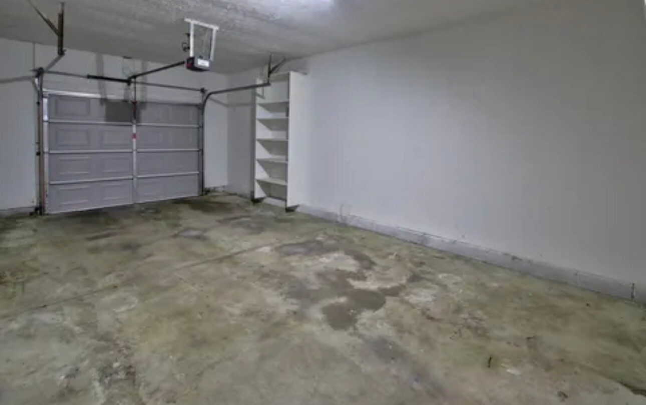 Large 1 car garage with opener - 8653 Refugee Rd