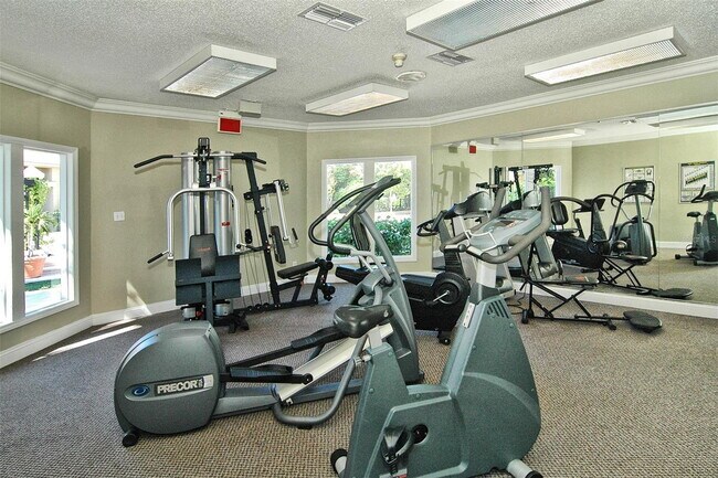 Building Photo - Furnished Condo! Gorgeous! Near beaches and shopping!