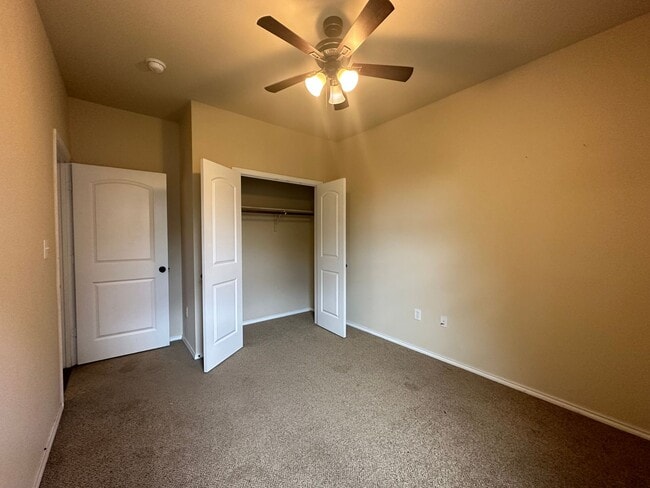 Building Photo - 304 Rosalie Dr