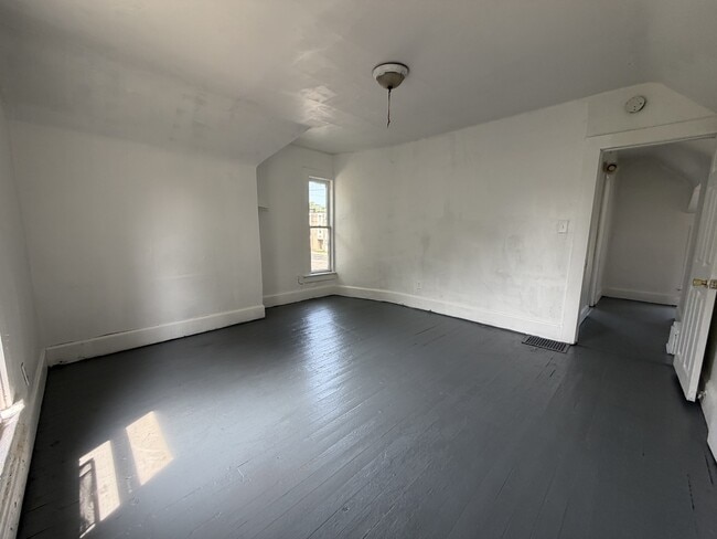 Building Photo - 748 Monroe St