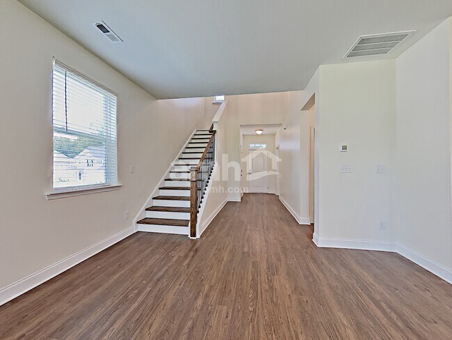 Building Photo - 142 Willowbrook Dr