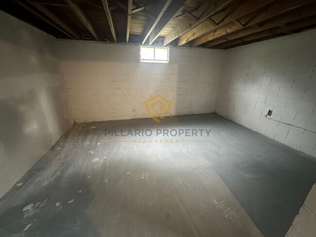 Building Photo - Cozy Brick 2 Bedroom Home with Updated Int...