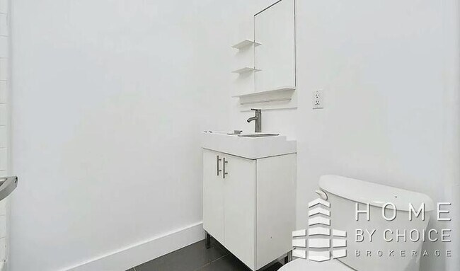 Building Photo - 1 bedroom in BROOKLYN NY 11222