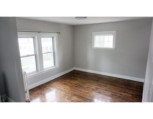 Building Photo - 123 Thorndike St