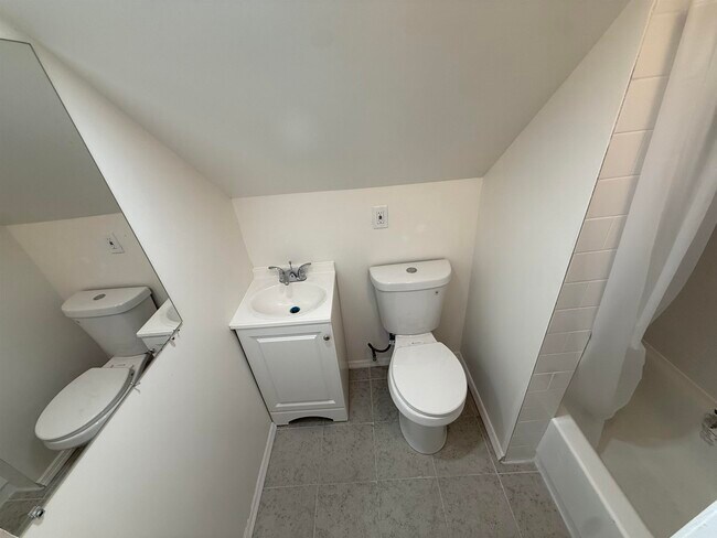 Building Photo - 129 W 20th St