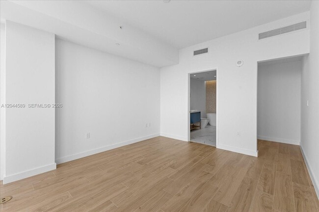 Building Photo - 2678 Tigertail Ave