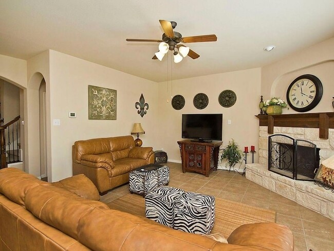 Building Photo - 271 Longmont Ln