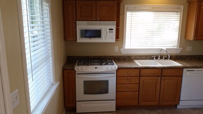 Building Photo - Charming Updated Rancher in the Heart of C...