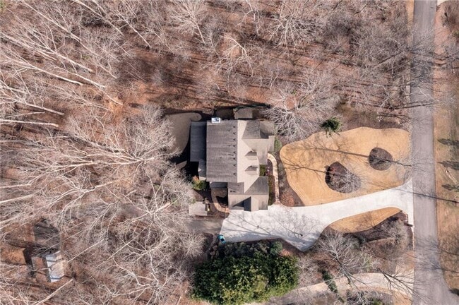 Building Photo - 180 Forest Glen Dr