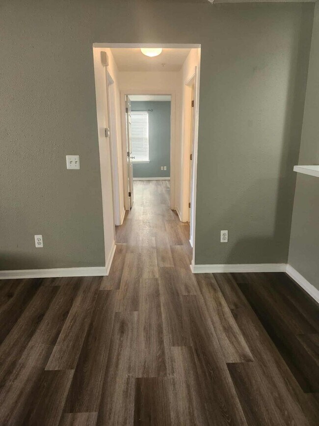 Building Photo - 1367 Millbrook Trail