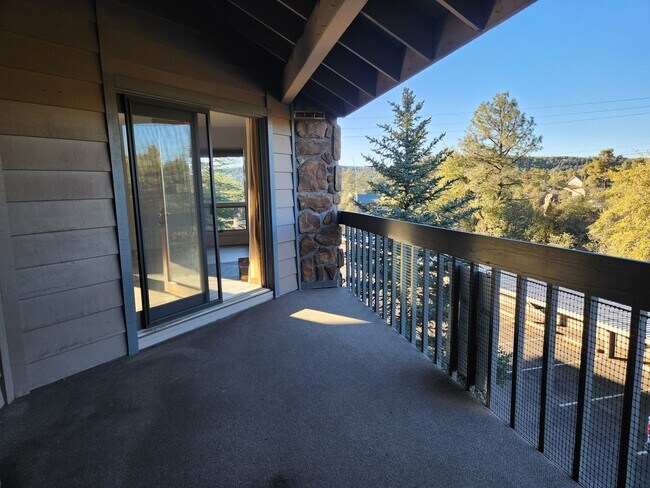 Building Photo - Beautifully updated 2 bed / 2 bath at 4 Seasons North