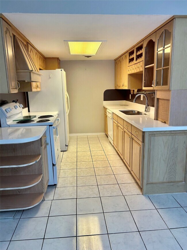 Building Photo - 12633 Memorial Dr