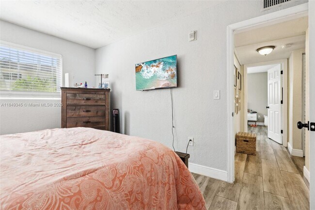 Building Photo - 14500 SW 88th Ave