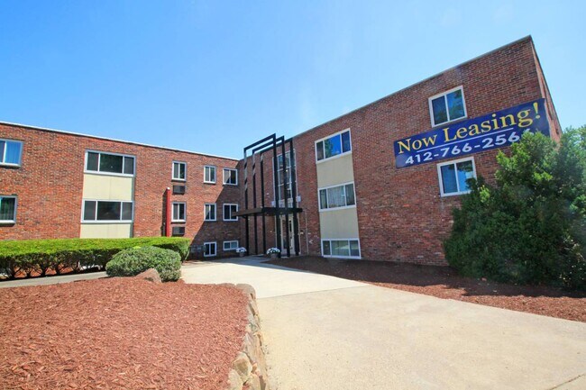 Building Photo - BURKEY APARTMENTS -- 063