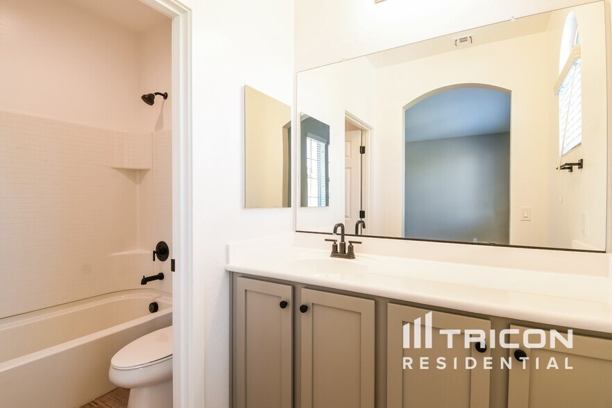 Building Photo - 9314 E Strobe Ave