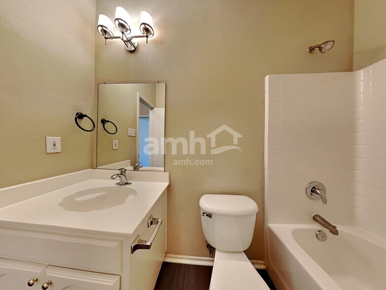 Building Photo - 7424 Alverstone Dr