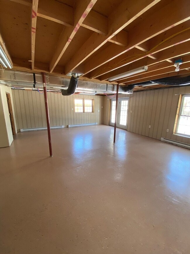 Building Photo - Stunning 3 Bedroom Home with Barn and Over 3 Acres!