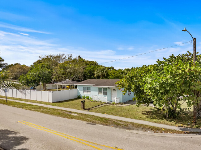 Building Photo - 200 S Hepburn Ave