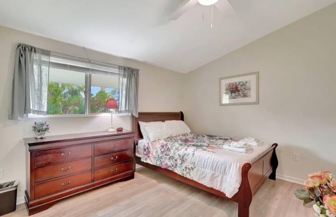 Building Photo - 16360 N Oleander Dr