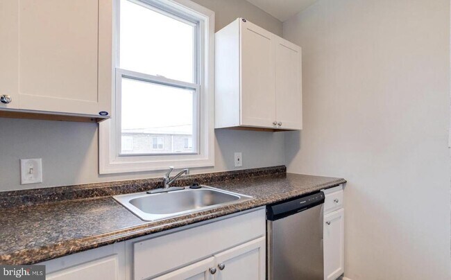 Building Photo - 3007 Oakley Ave