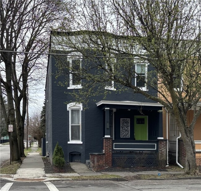 Primary Photo - 349 W Clinton St