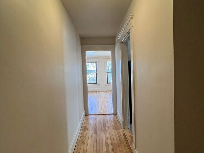 Building Photo - 248 N Main St