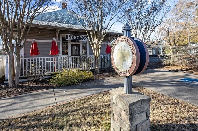 Building Photo - 6023 Skellig St