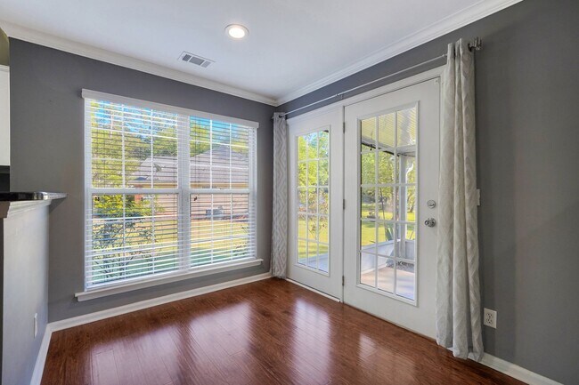 Building Photo - Richmond Hill Beauty: 4-Bedroom Home with Stunning Lagoon Views!