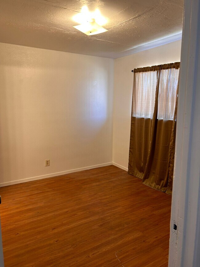 Building Photo - 19 E Saginaw Way