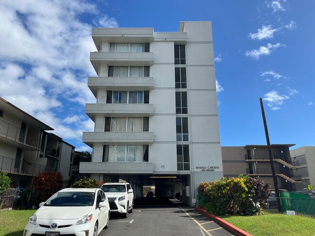 Primary Photo - Kewalo Gardens 1 bedroom, 1 bath unit w/ 1...