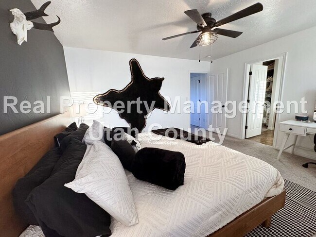 Building Photo - 1849 N Bountiful Wy