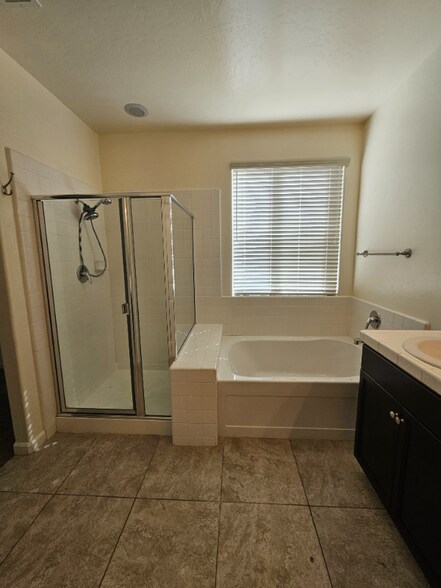 Building Photo - 2908 S Oakhurst Ct